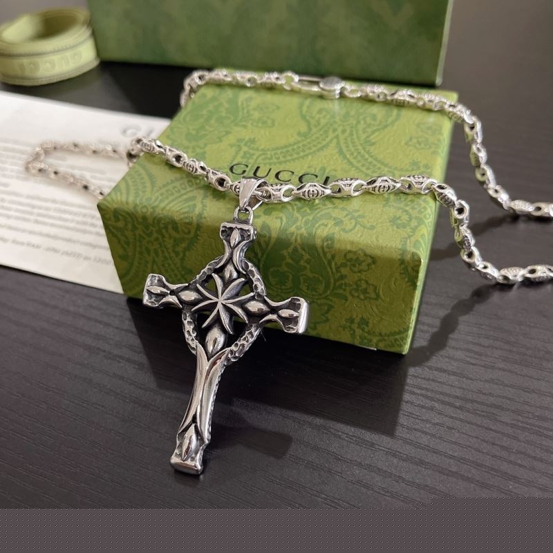 G*u*i necklaces